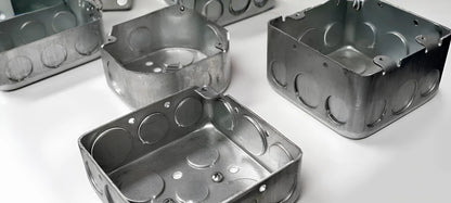 1100LUBAR | Boîtier pour appareil simple Hubbell, oreilles affleurantes, 1-1/2 po de profondeur